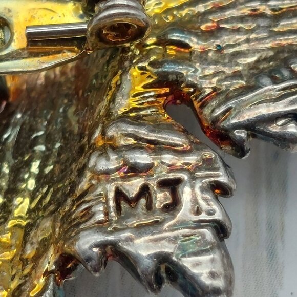 Vintage Bunch of Grapes on Vine Leaves Two Tone Brooch Signed MJ 2" X 2" - Picture 5 of 6